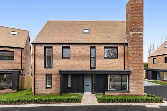 Medland Close Cranleigh GU6