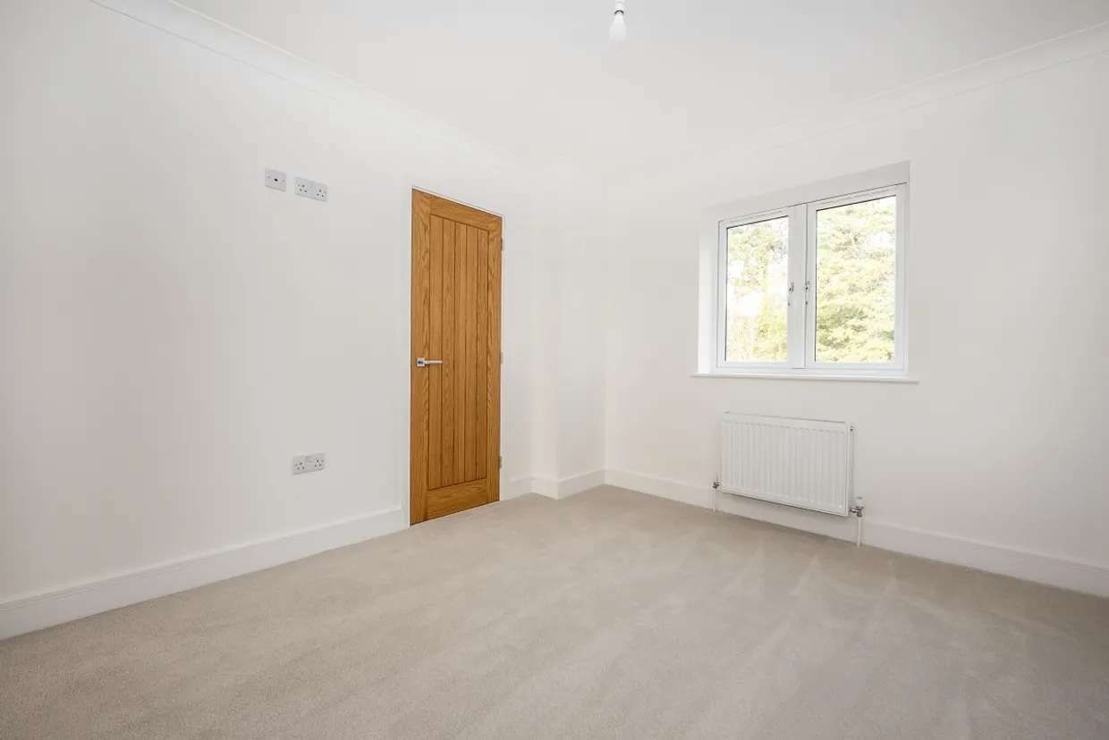 Lower Hampton Road, Sunbury-on-Thames, TW16 photo 11