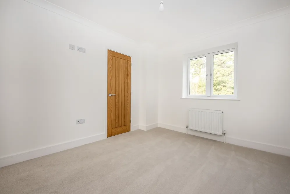 Lower Hampton Road, Sunbury-on-Thames, TW16 photo 11