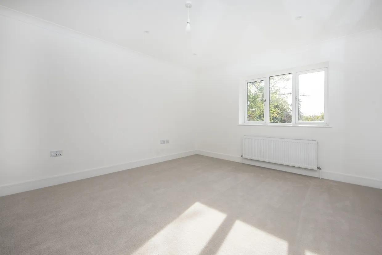 Lower Hampton Road, Sunbury-on-Thames, TW16 photo 12