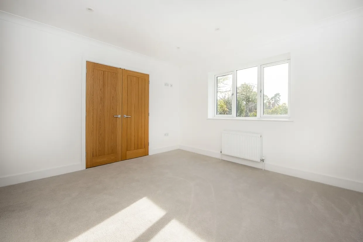 Lower Hampton Road, Sunbury-on-Thames, TW16 photo 14