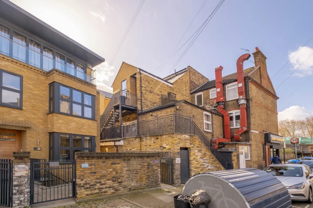 Garratt Lane London SW17 photo 14