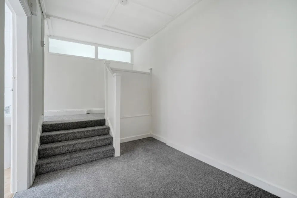 The Broadway Newbury RG14 photo 8