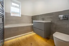 Lower Hampton Road, Sunbury-on-Thames, TW16 photo 17