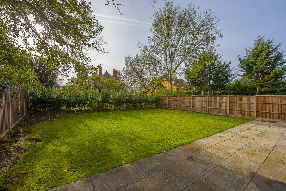 Lower Hampton Road, Sunbury-on-Thames, TW16 photo 18