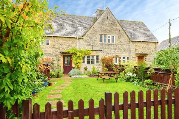 Bulls Close, Filkins, Lechlade, Oxfordshire, GL7