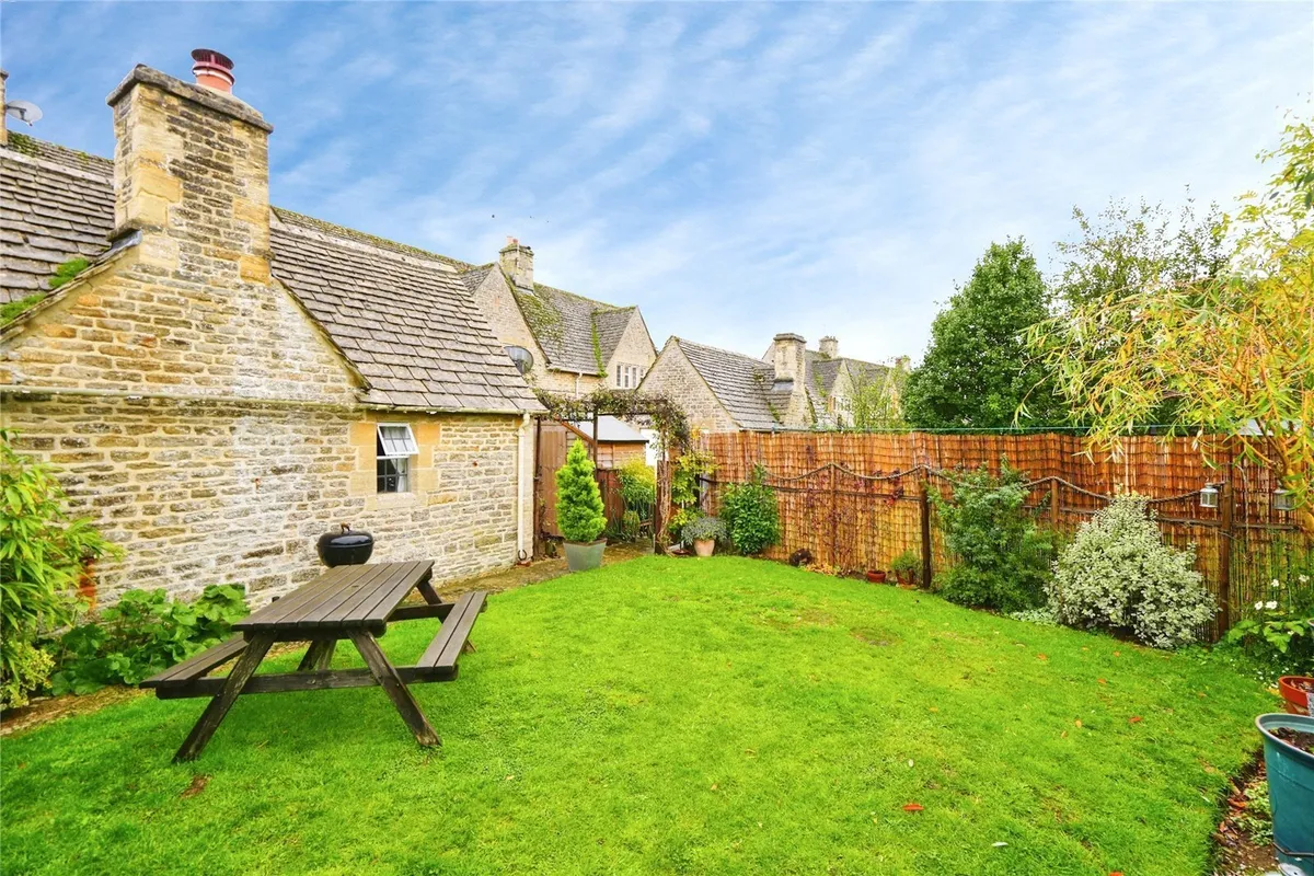 Bulls Close, Filkins, Lechlade, Oxfordshire, GL7