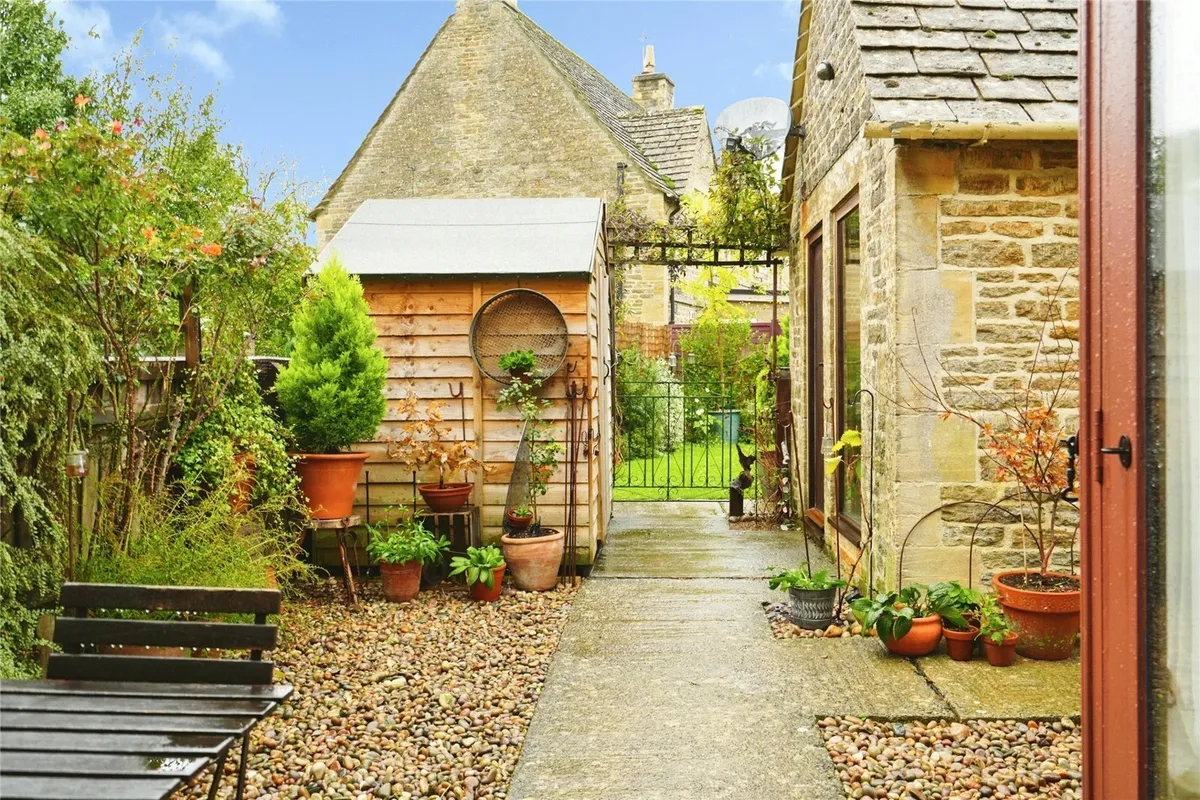 Bulls Close, Filkins, Lechlade, Oxfordshire, GL7