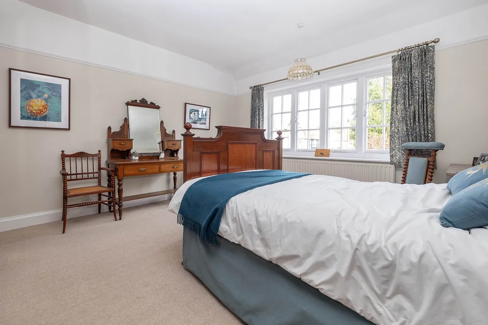 Bushy Park Gardens, Teddington, TW11 photo 9