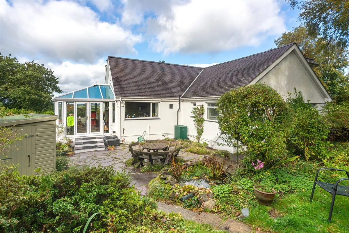 Dob, Tregarth, Bangor, Gwynedd, LL57