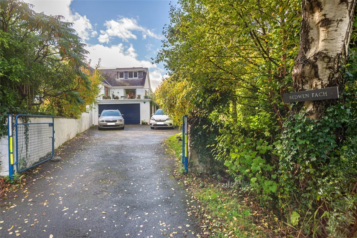 Dob, Tregarth, Bangor, Gwynedd, LL57