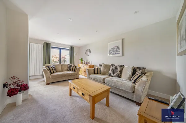 Vandyke Close, Woburn Sands, MK17 photo 2