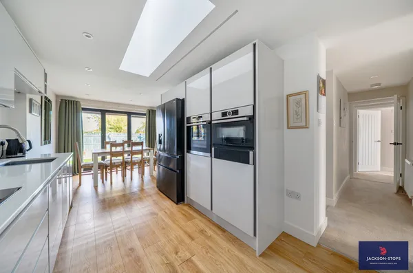 Vandyke Close, Woburn Sands, MK17 photo 3