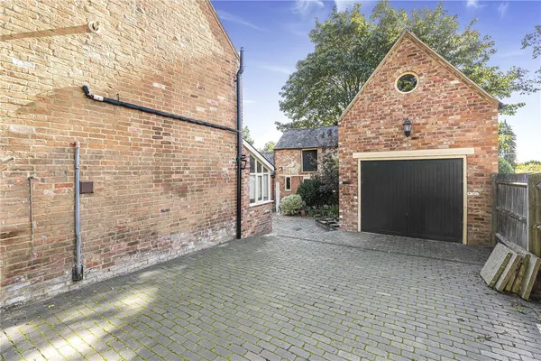 High Street, Flore, NN7 photo 19