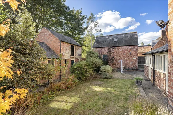High Street, Flore, NN7 photo 21
