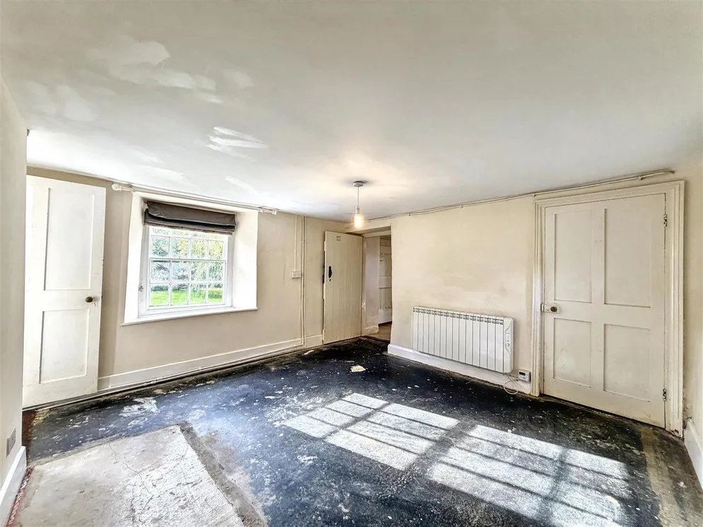 Property carousel item 6