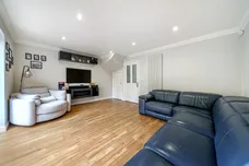 Grosvenor Road, Epsom KT18 photo 3