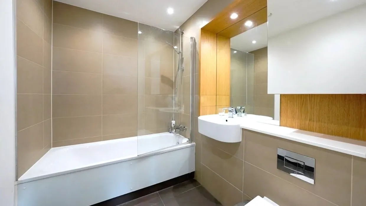 Sky View Tower, E15 photo 6