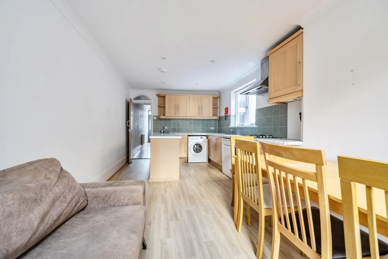 Pembroke Road London N10 photo 6