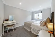 Grosvenor Road, Epsom KT18 photo 7