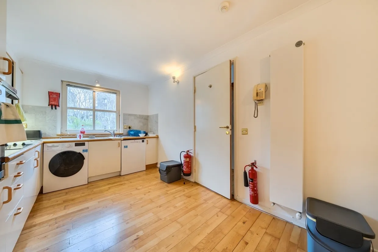 Queen of Denmark Court, Rotherhithe, SE16 photo 6