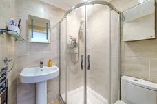 Grosvenor Road, Epsom KT18 photo 9