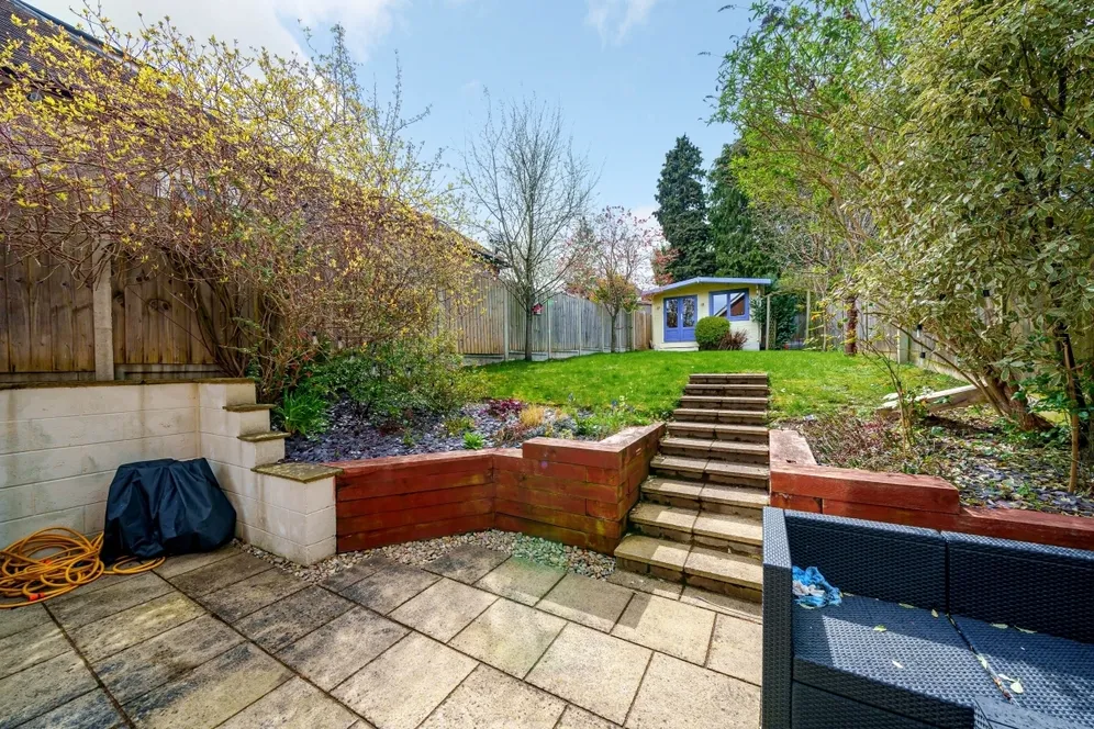 Grosvenor Road, Epsom KT18 photo 16