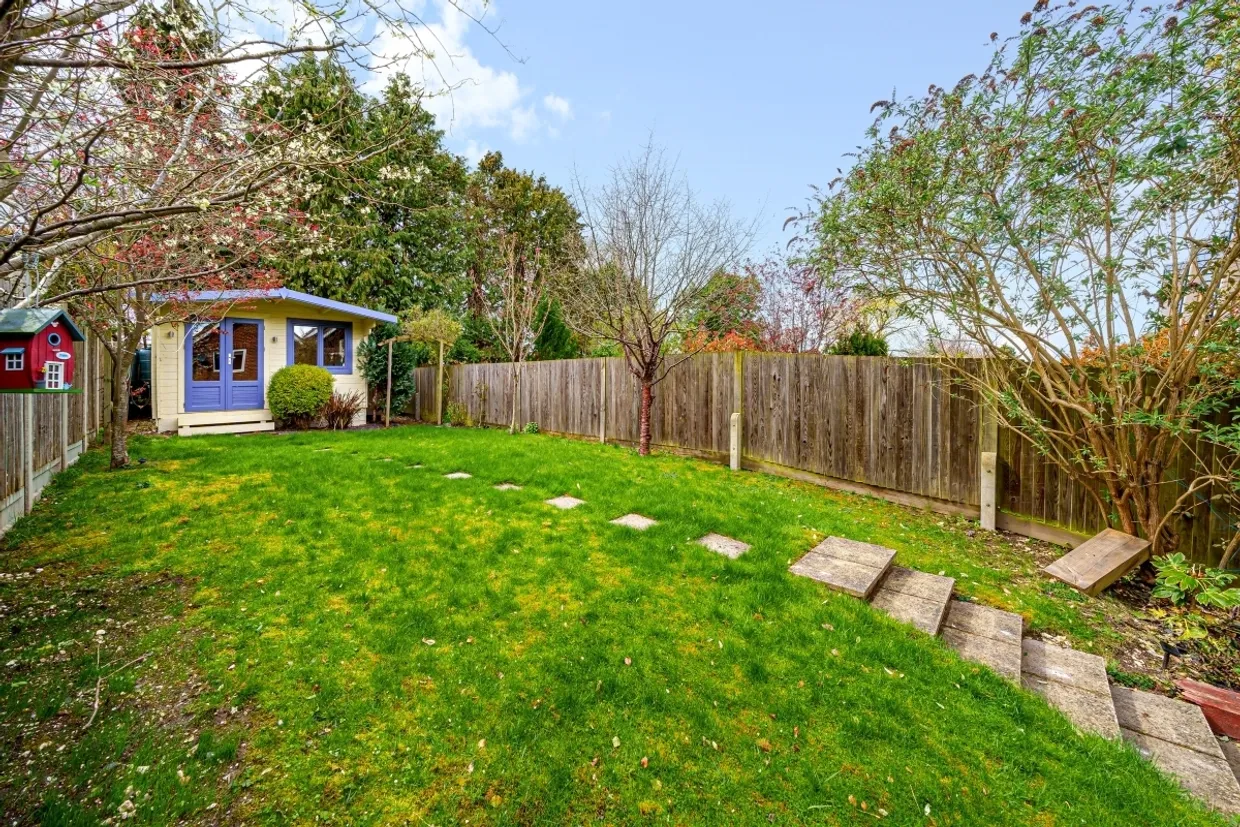 Grosvenor Road, Epsom KT18 photo 18