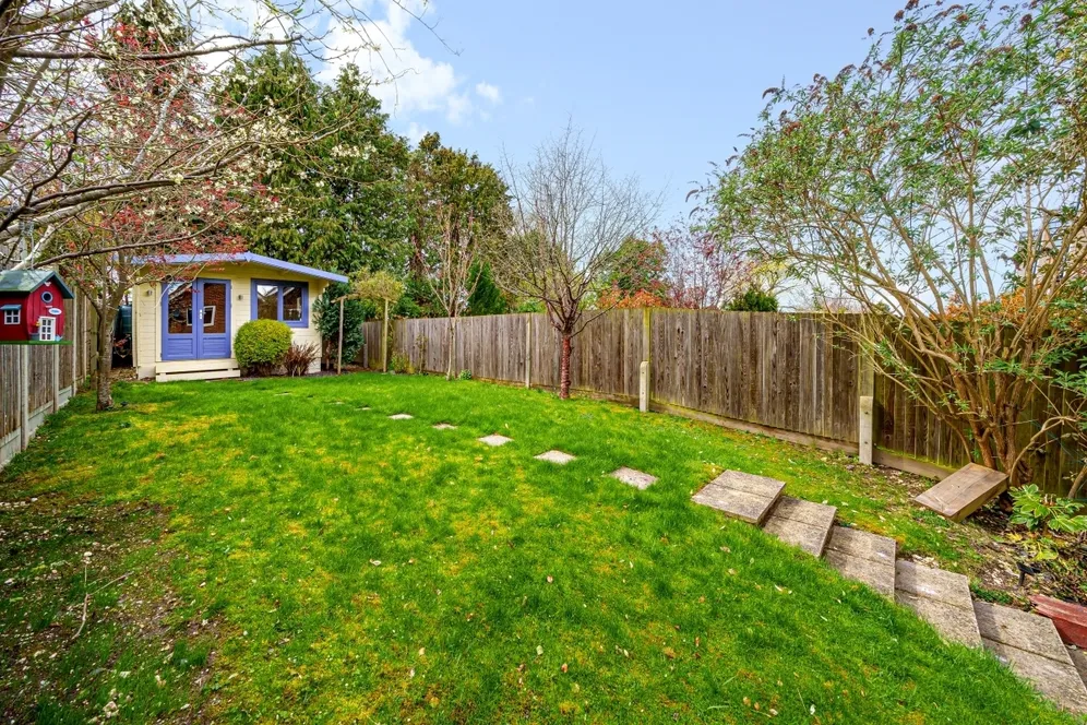 Grosvenor Road, Epsom KT18 photo 18