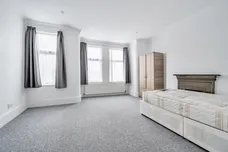 Pembroke Road London N10 photo 21
