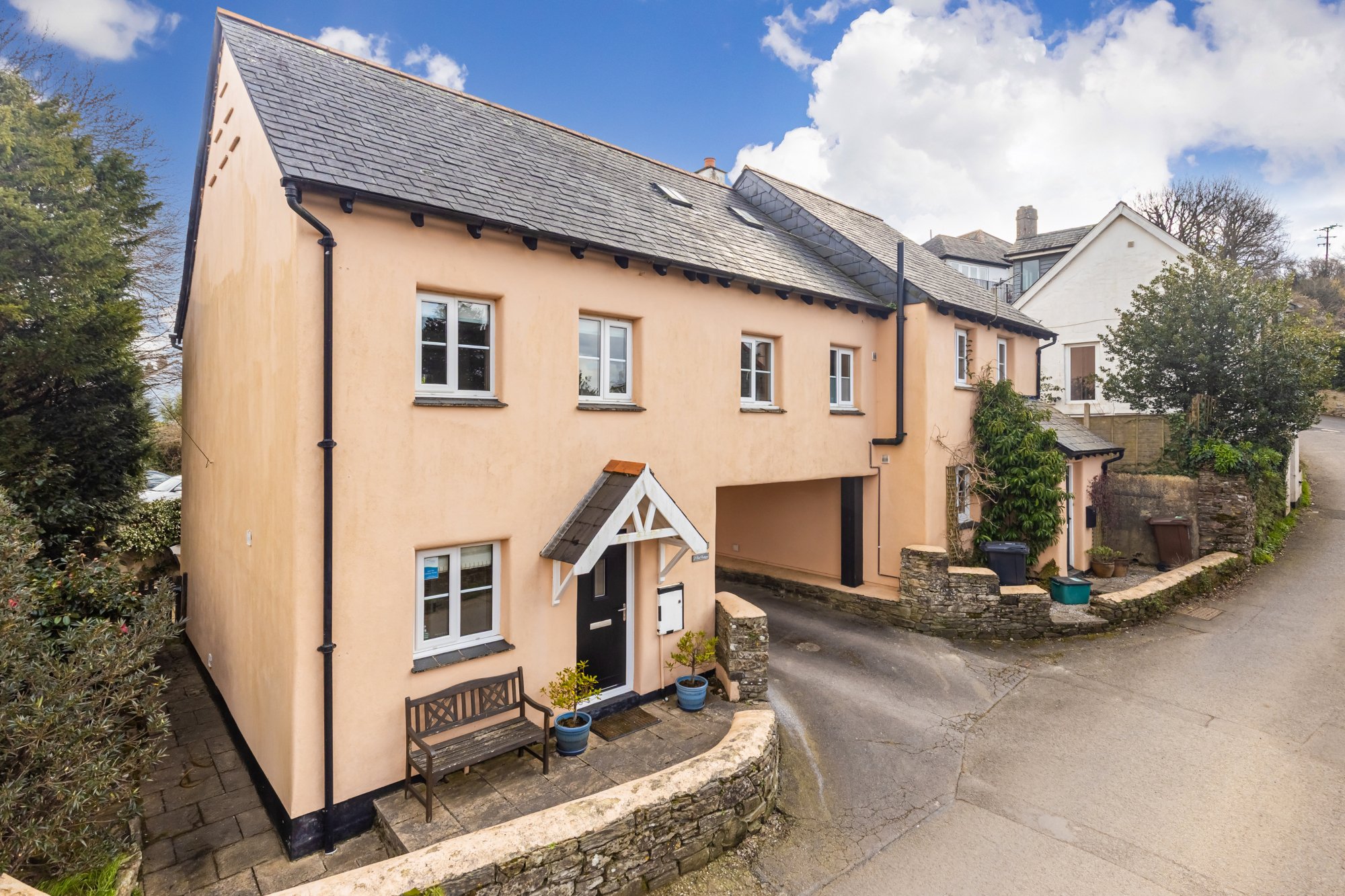 apricot cottage in dittisham in village, on road