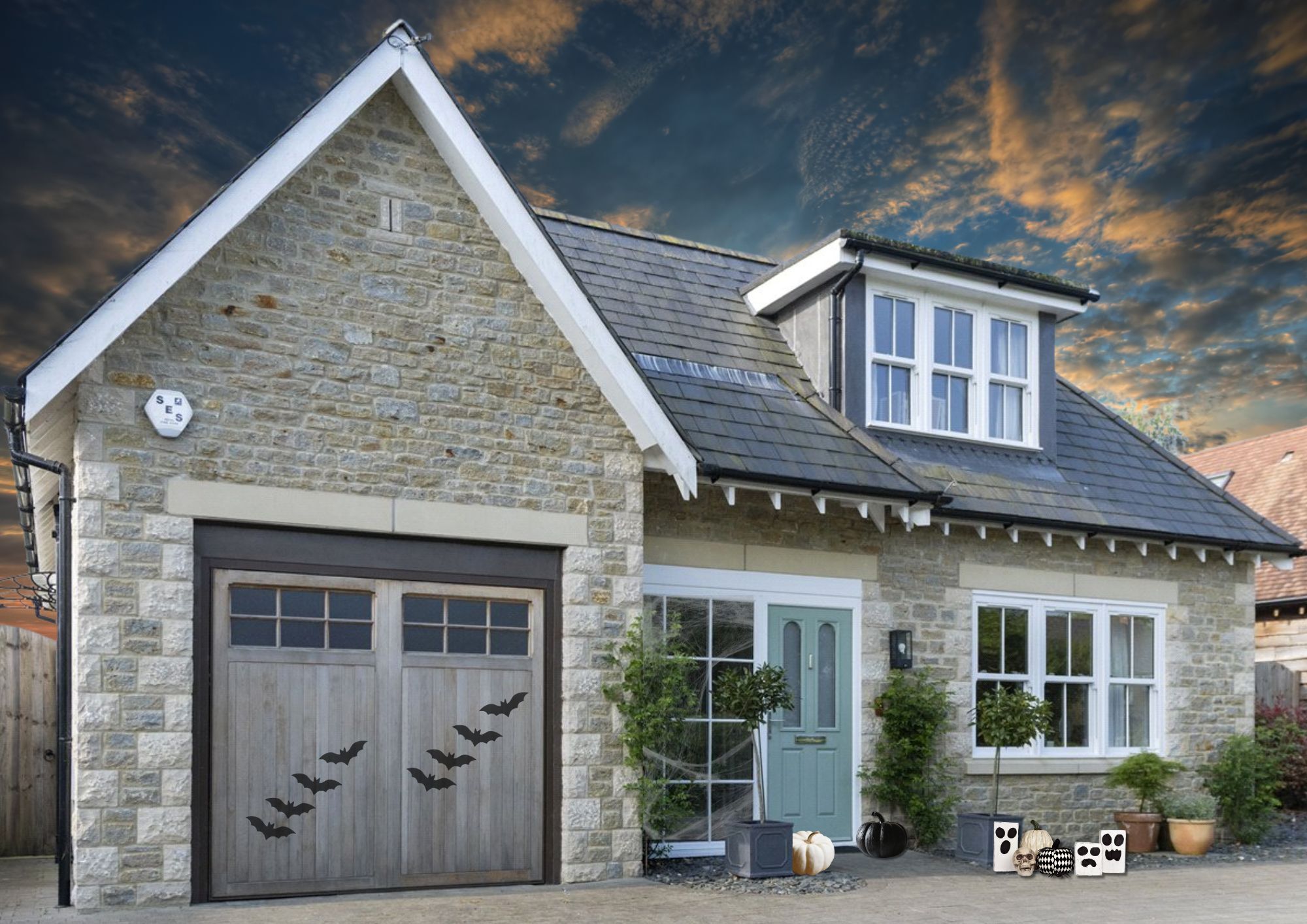 Halloween ready chalet bungalow in Dorset