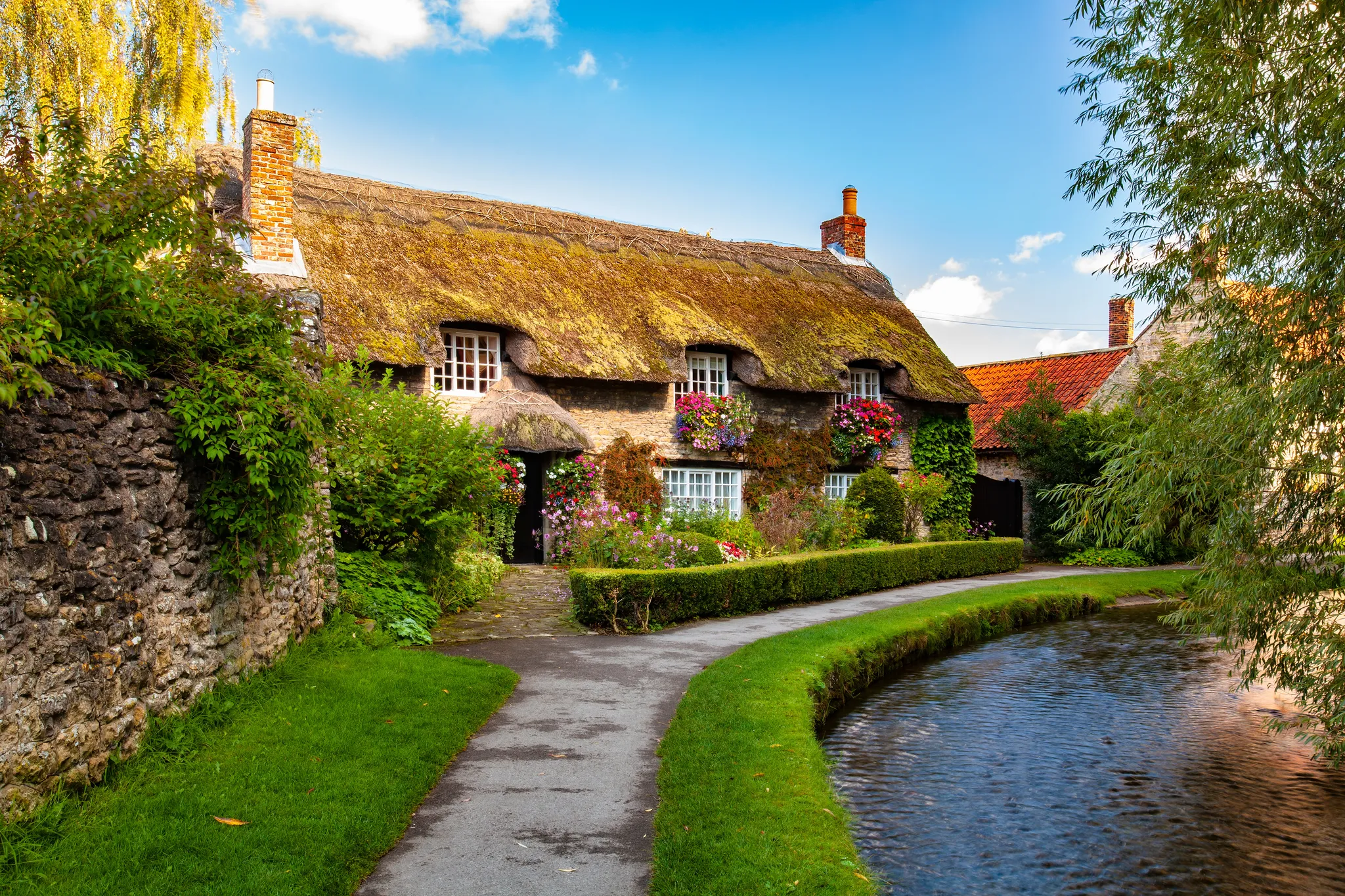 https://mr1.homeflow-assets.co.uk/files/site_asset/image/6940/4669/AdobeStock_595623423.jpg