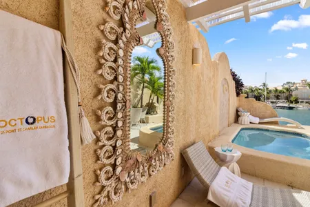 Octopus Villa