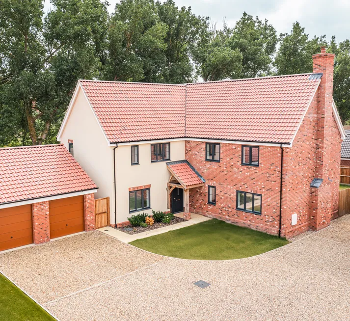 Manor Green, Hales