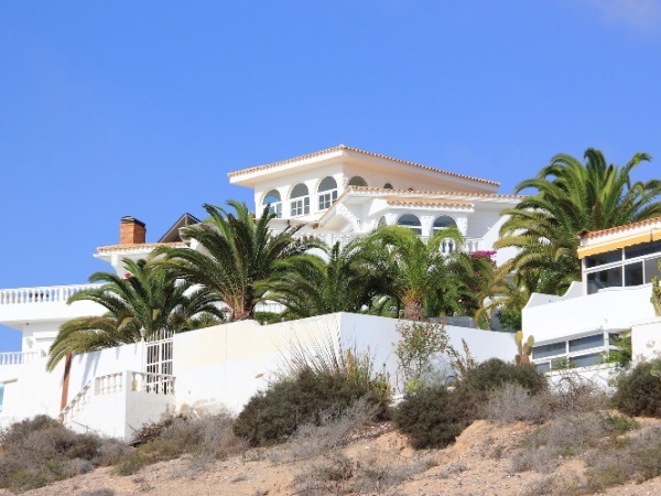 Luxury and waterfront homes