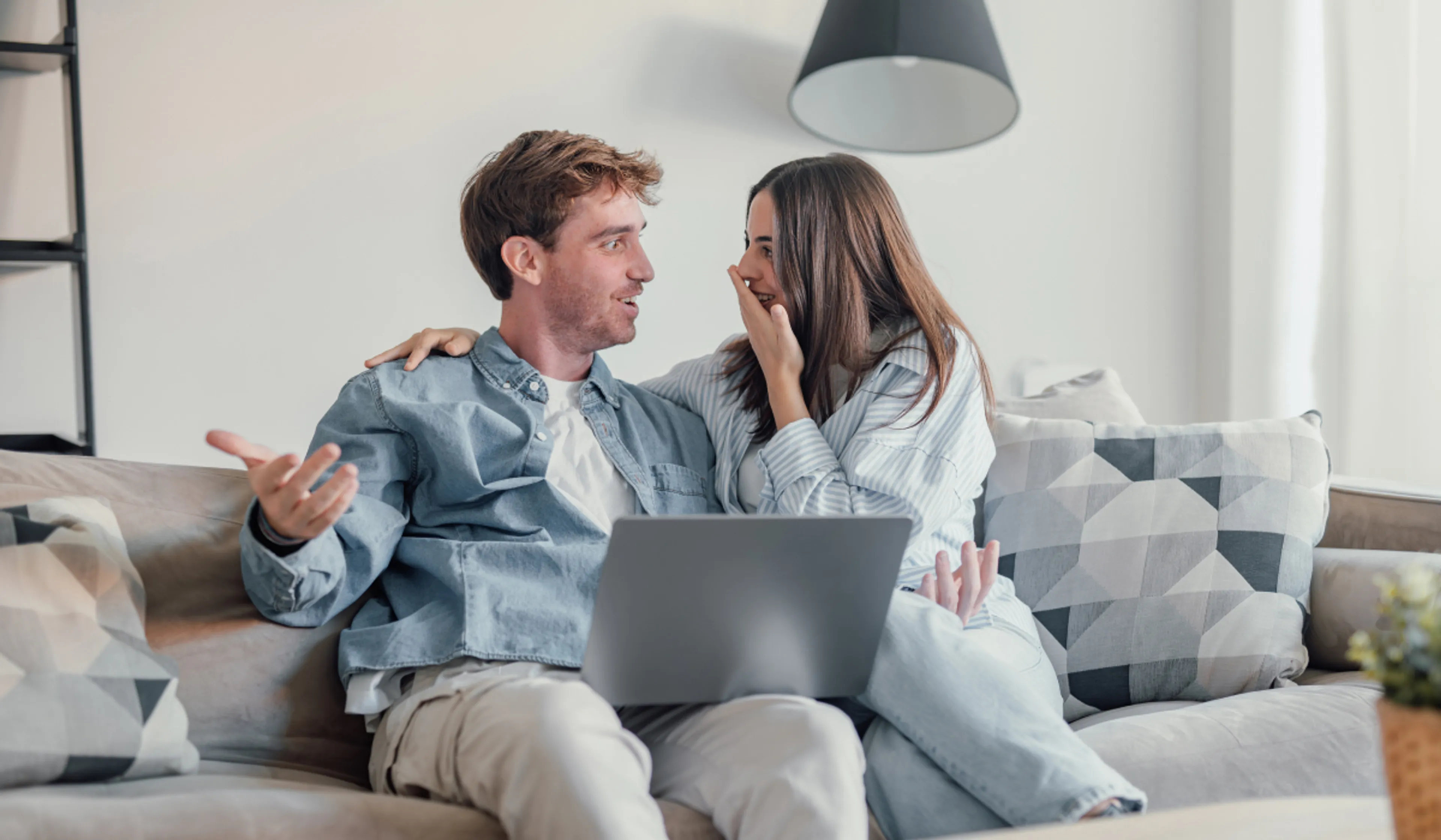 https://mr1.homeflow-assets.co.uk/files/site_asset/image/7078/7061/seq_auction_couple_online.jpg